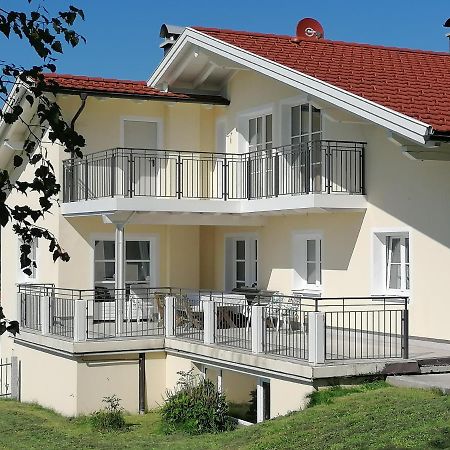Wunderschoene Ferienwohnung Mit Seeblick Zell am Moos Eksteriør bilde