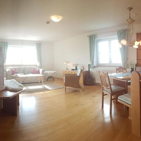Wunderschoene Ferienwohnung Mit Seeblick Zell am Moos Eksteriør bilde