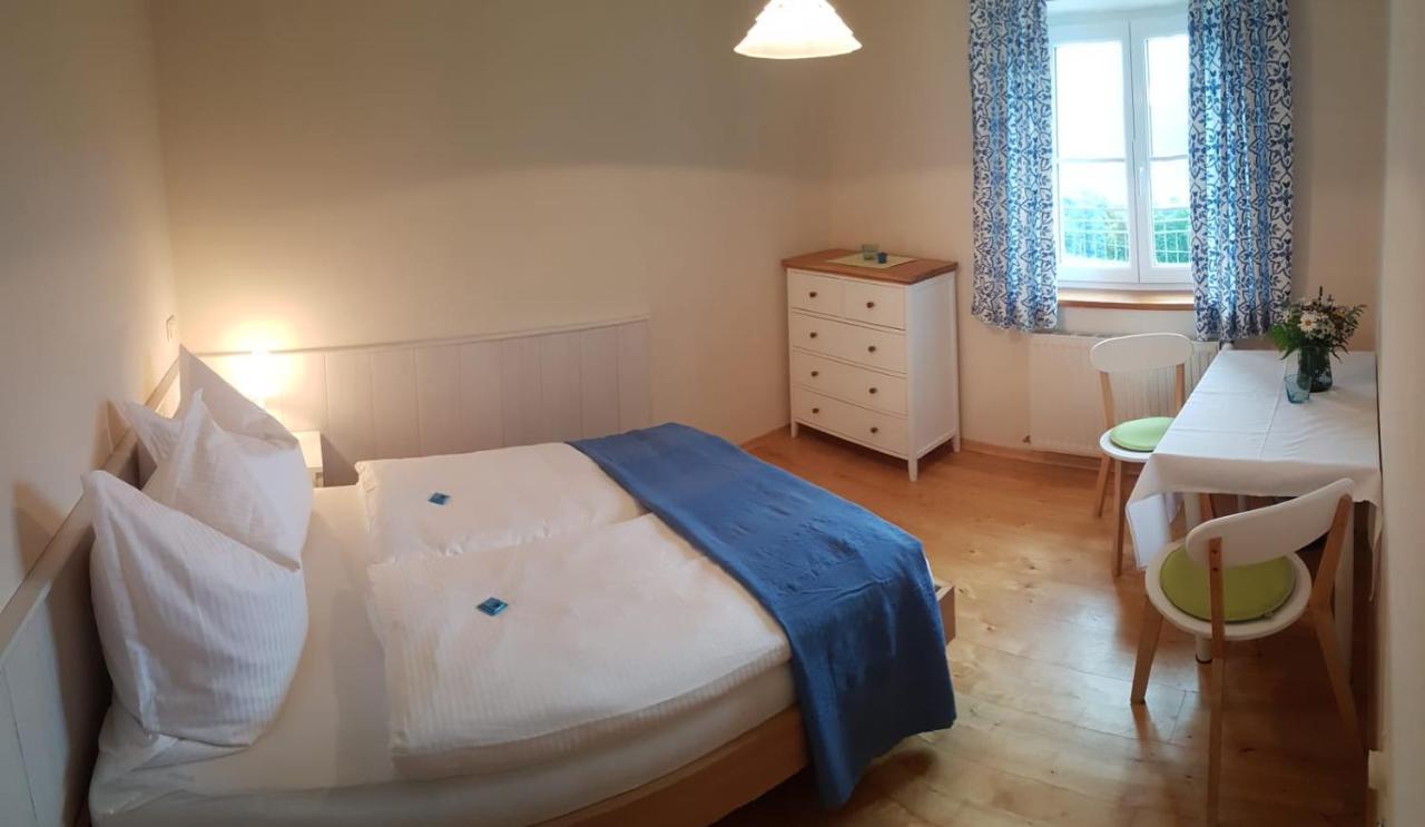 Wunderschoene Ferienwohnung Mit Seeblick Zell am Moos Eksteriør bilde