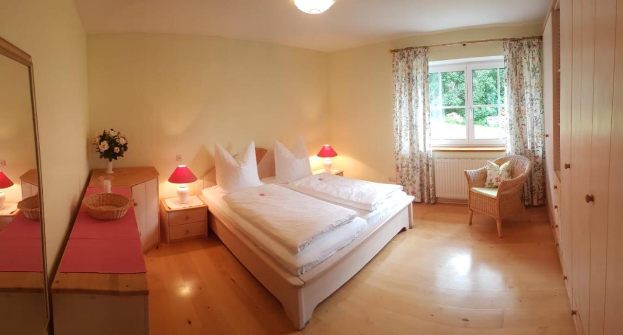 Wunderschoene Ferienwohnung Mit Seeblick Zell am Moos Eksteriør bilde