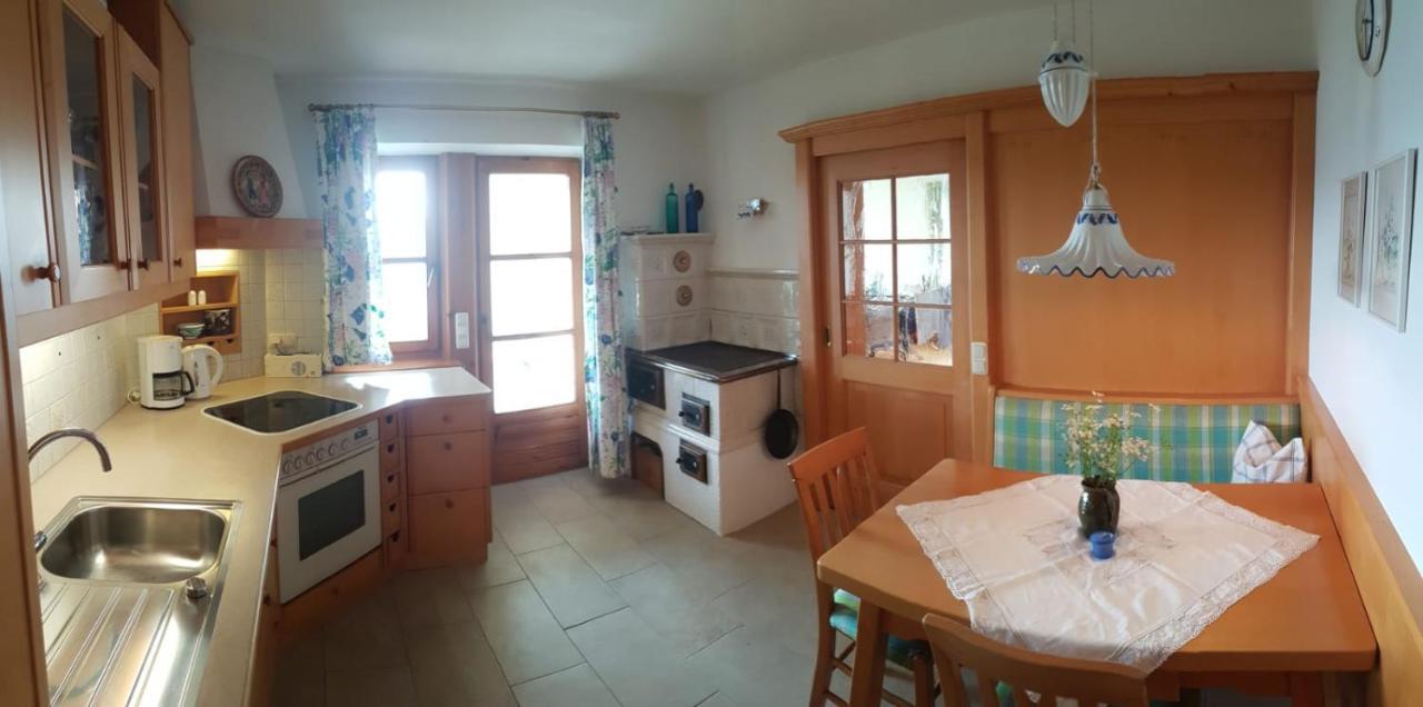 Wunderschoene Ferienwohnung Mit Seeblick Zell am Moos Eksteriør bilde