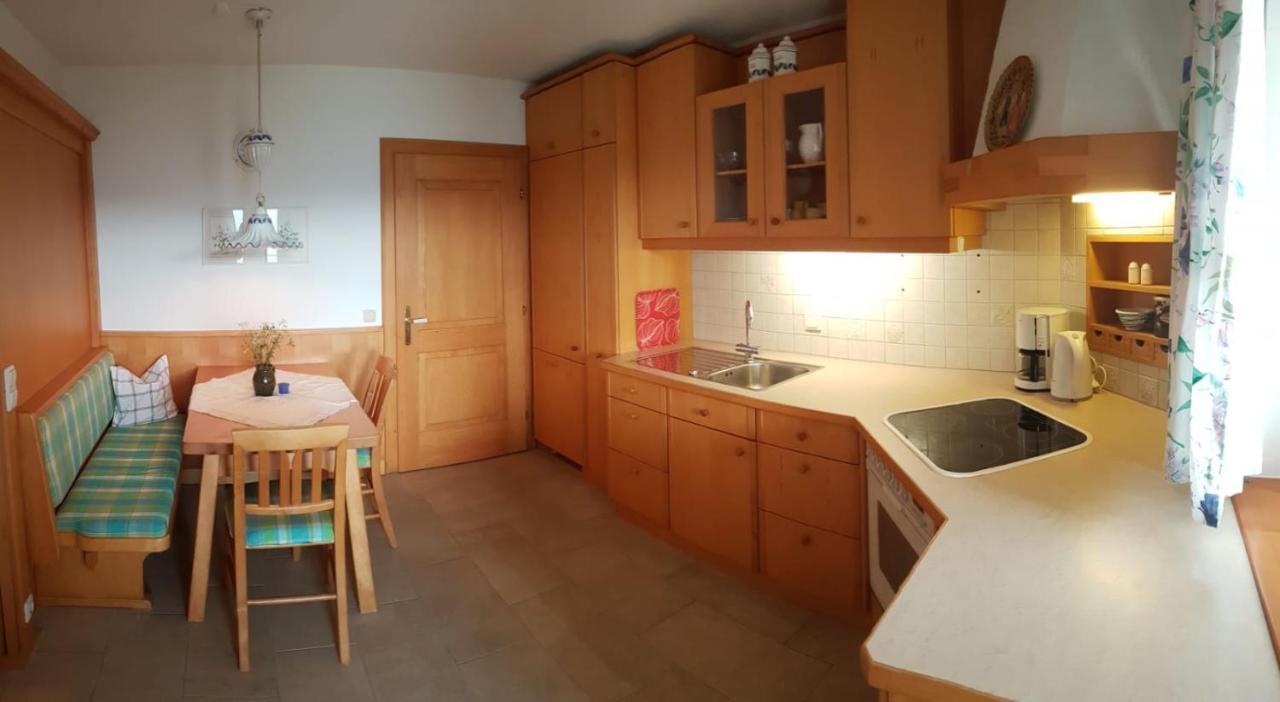 Wunderschoene Ferienwohnung Mit Seeblick Zell am Moos Eksteriør bilde