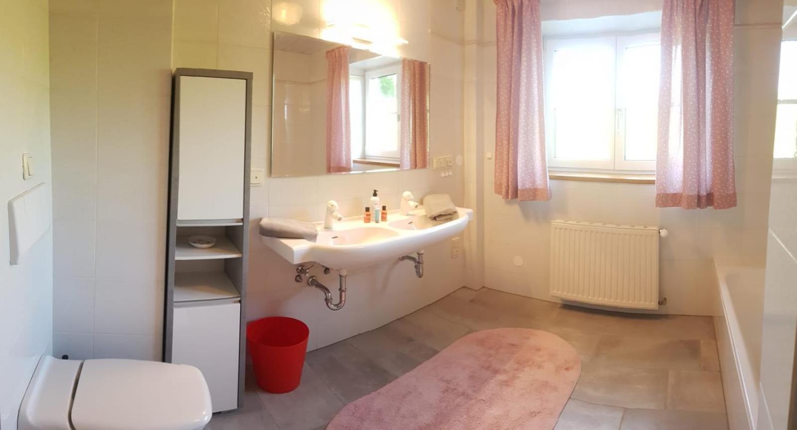 Wunderschoene Ferienwohnung Mit Seeblick Zell am Moos Eksteriør bilde