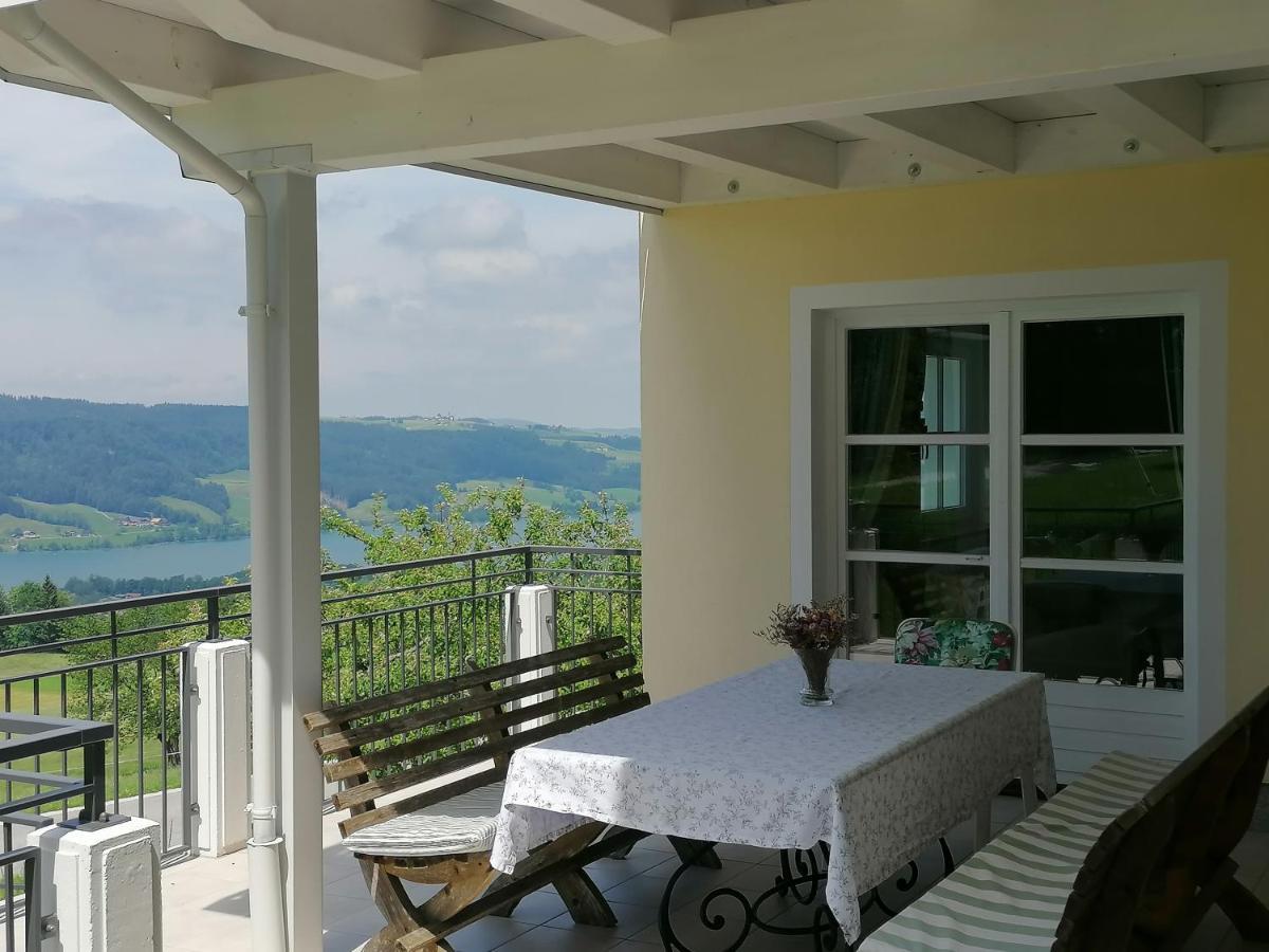 Wunderschoene Ferienwohnung Mit Seeblick Zell am Moos Eksteriør bilde